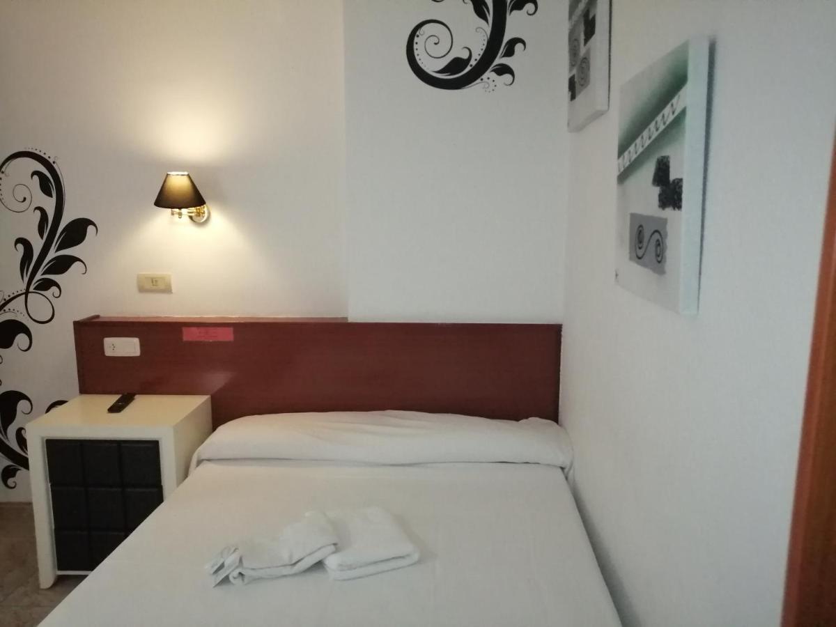 Hostal Jaime I Huesca Ngoại thất bức ảnh