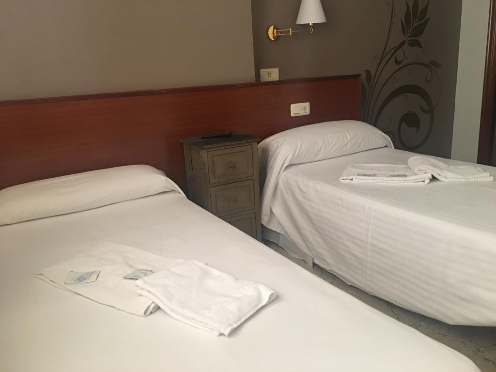 Hostal Jaime I Huesca Ngoại thất bức ảnh