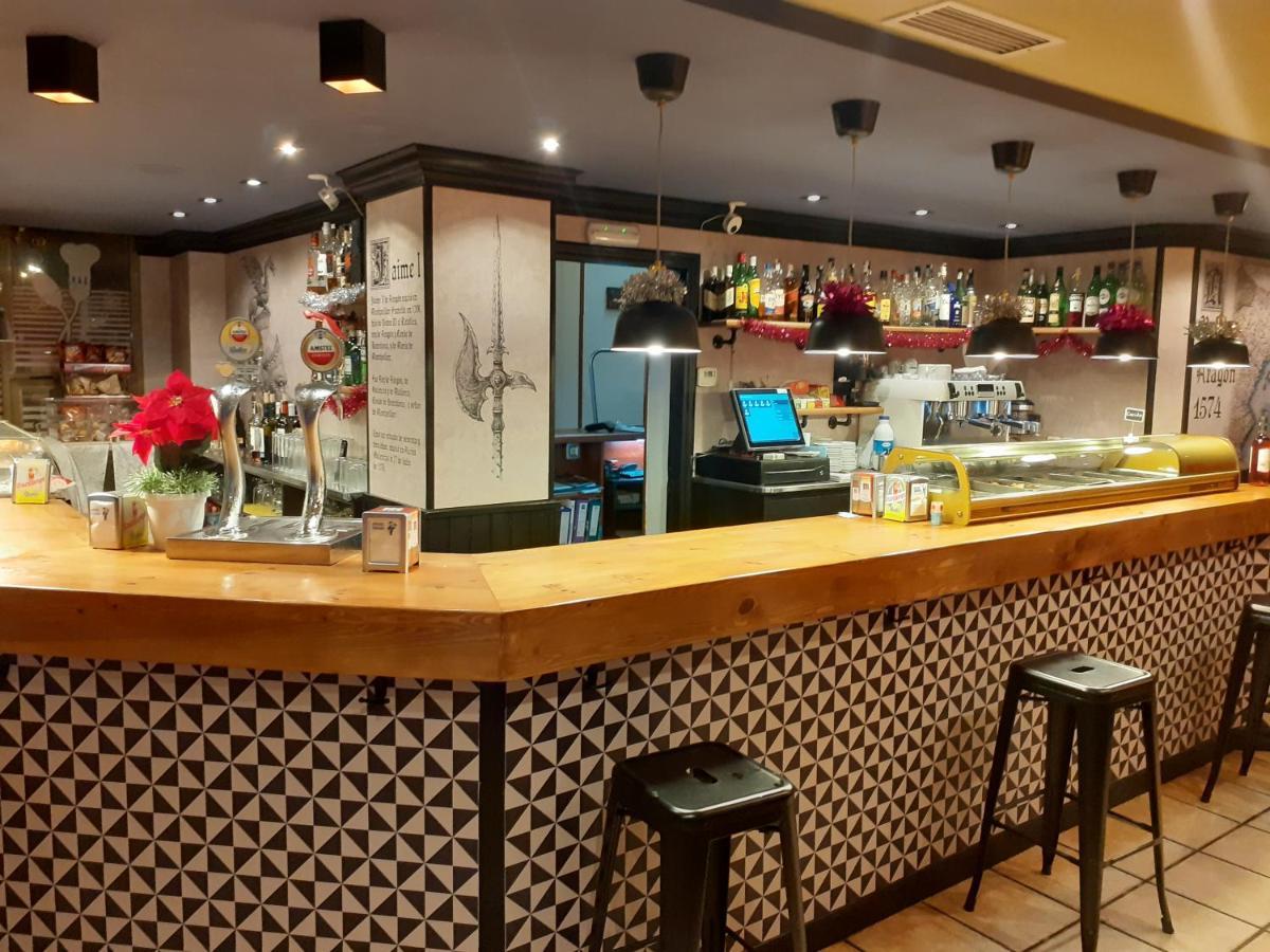Hostal Jaime I Huesca Ngoại thất bức ảnh